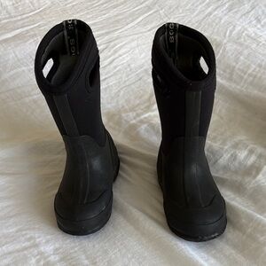 Bogs Black Pull-On Snow Boots